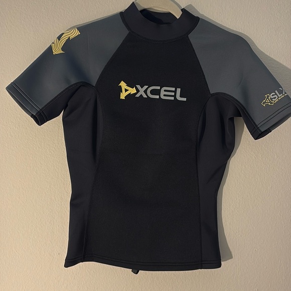 XCEL rash guard. Size 8. Excellent condition. - Picture 7 of 9